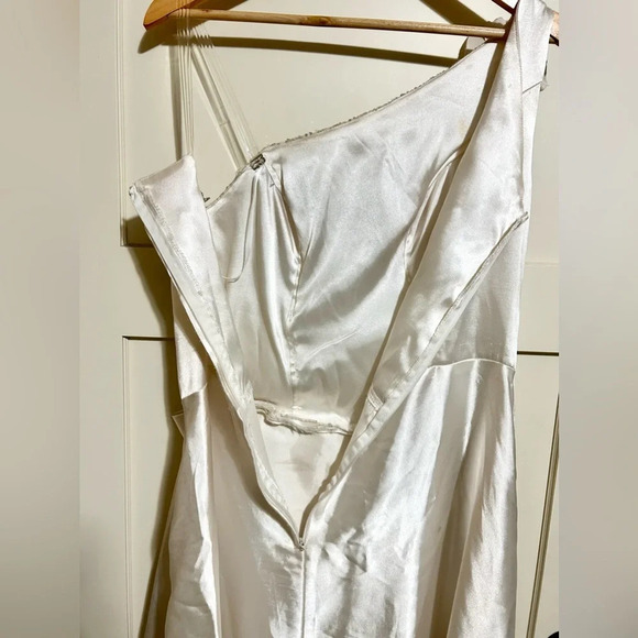NWOT One Shoulder Long Satin Gown Cream size M - Picture 5 of 7